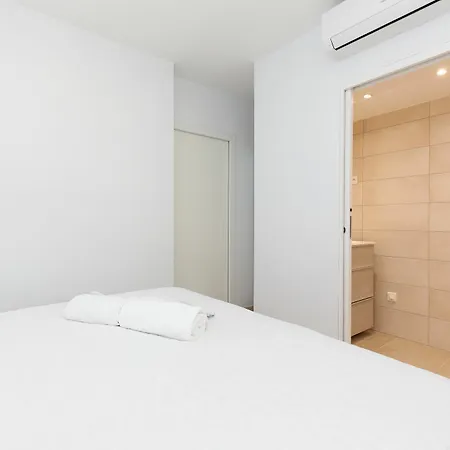 Les Oliviers Yhoost Apartment
